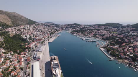 Dubrovnik-Port:-Vibrant-harbor-with-boats-against-historic-city-backdrop