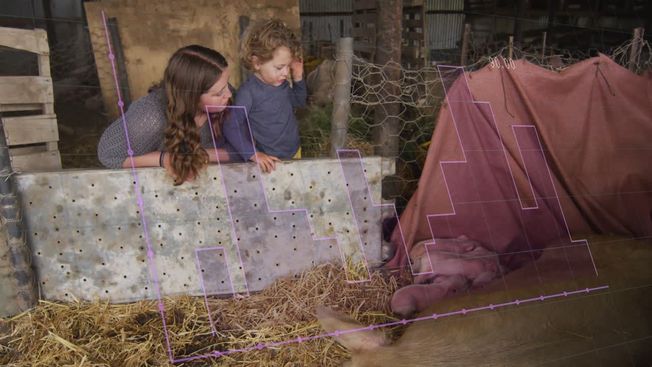 animación del procesamiento de datos financieros sobre una mujer caucásica y su hijo con lechones.