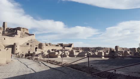 Las-Majestuosas-Murallas-De-Adobe-De-La-Ciudadela-De-Arg-e-Bam