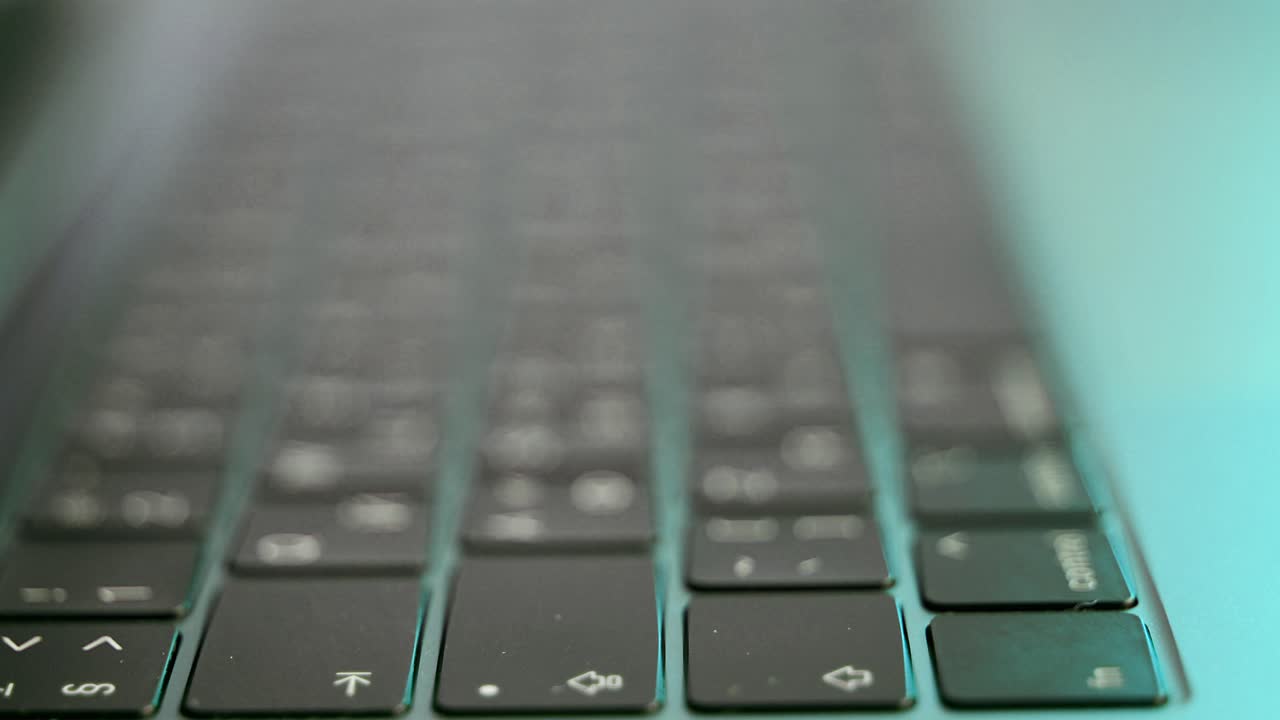 primer plano de un teclado de portátil