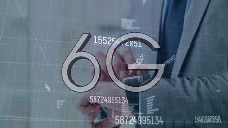 texto de 6g y múltiples números cambiantes contra la sección media del hombre de negocios que usa un reloj inteligente