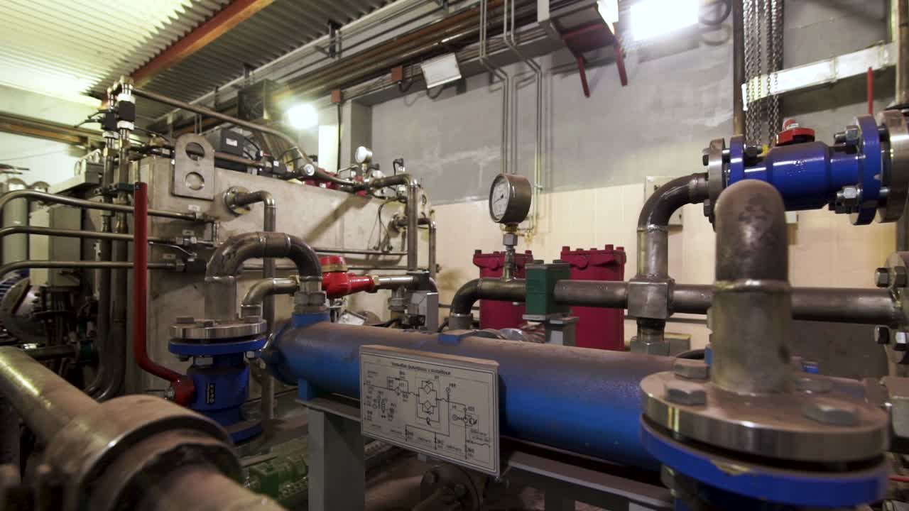 Macchinari industriali e sistemi di tubazioni