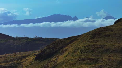 Hermoso-Paisaje-Montañoso-De-Maui-En-Hawai