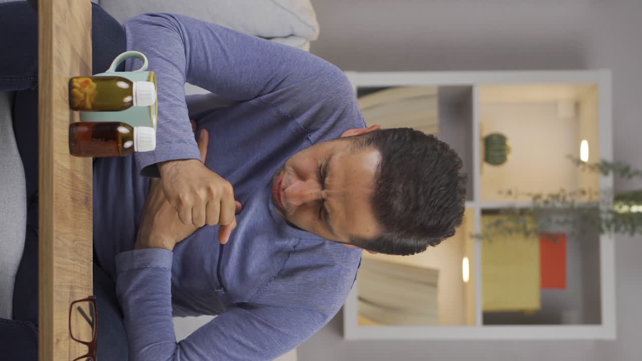 vídeo vertical del hombre con la tos.