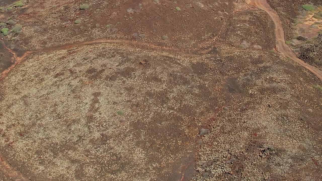 Paesaggio arido nelle Isole Canarie, Spagna, durante un'esplorazione diurna
