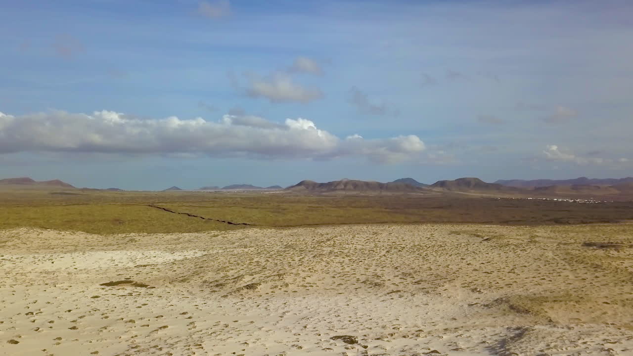droneflight over dunes