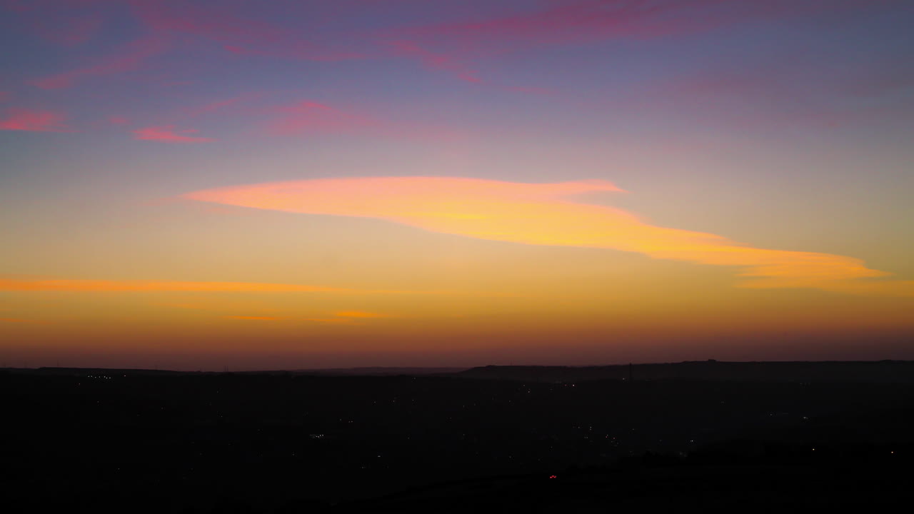 영국 웨스트 요크셔의 할리스 근처에 있는 아름다운 해가 뜨는 시간