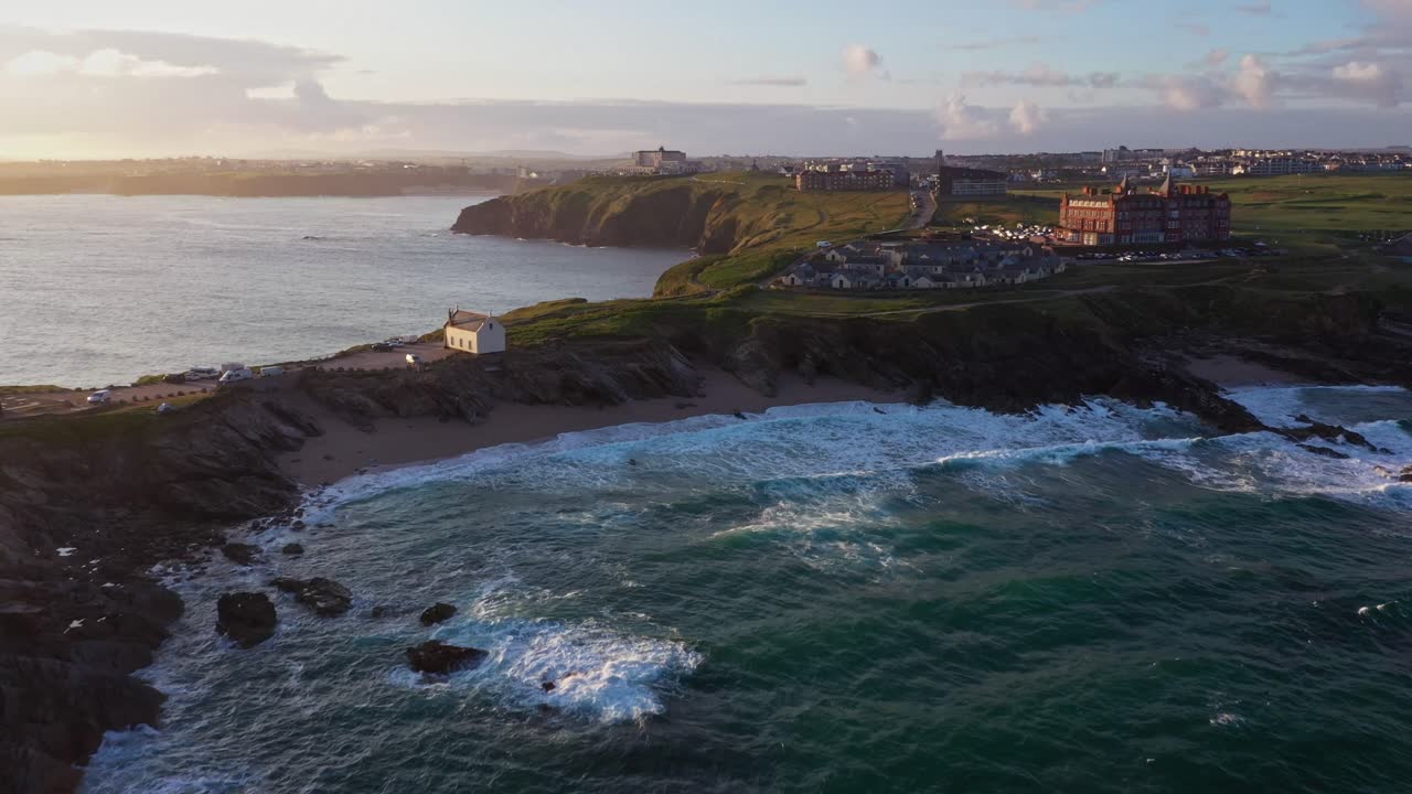 imágenes aéreas de drones volando de regreso a tierra