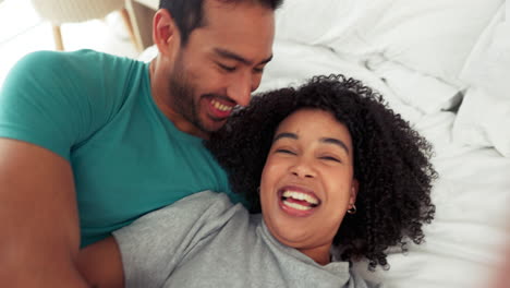 Happy-couple-energy,-fun-bedroom-selfie