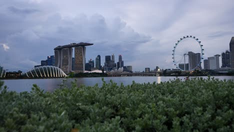 singapore marina bay skyline at dusk