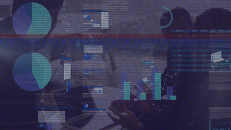 animación del procesamiento de datos sobre diversas personas de negocios en la oficina
