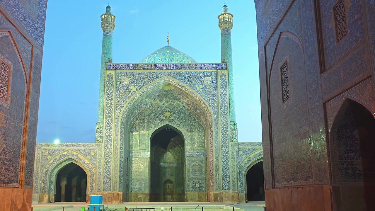 Majestätisk vy över Jameh-moskén i Isfahan i skymningen