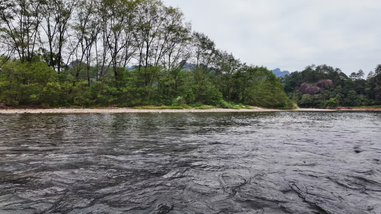 paisajes fluviales y forestales