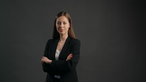 retrato de una mujer de negocios confiada