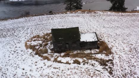 Peaceful-Winter-Paradise:-Drone-Footage-of-Abandoned-Cabin-and-Surrounding-Landscape