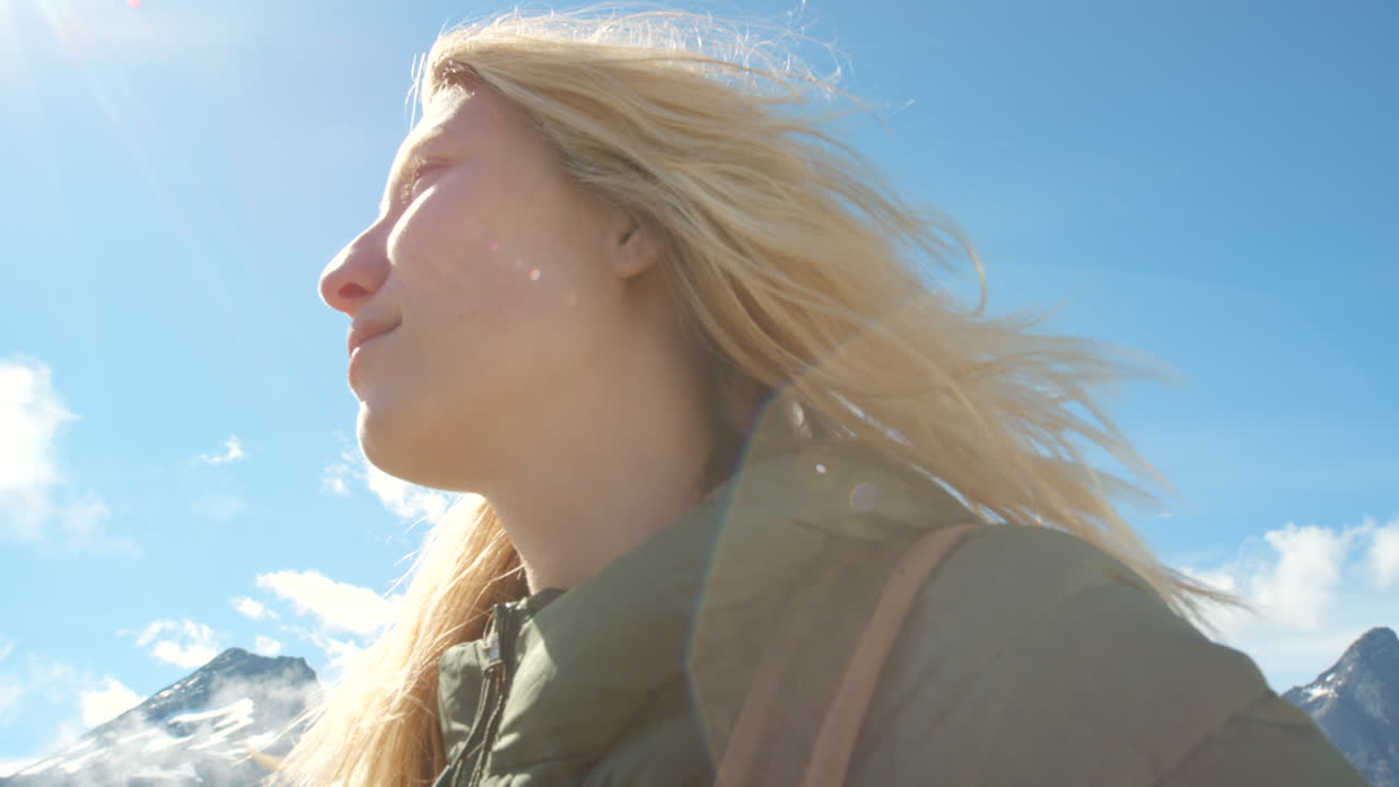 산의 신선한 공기보다 더 좋은 것은 없습니다.