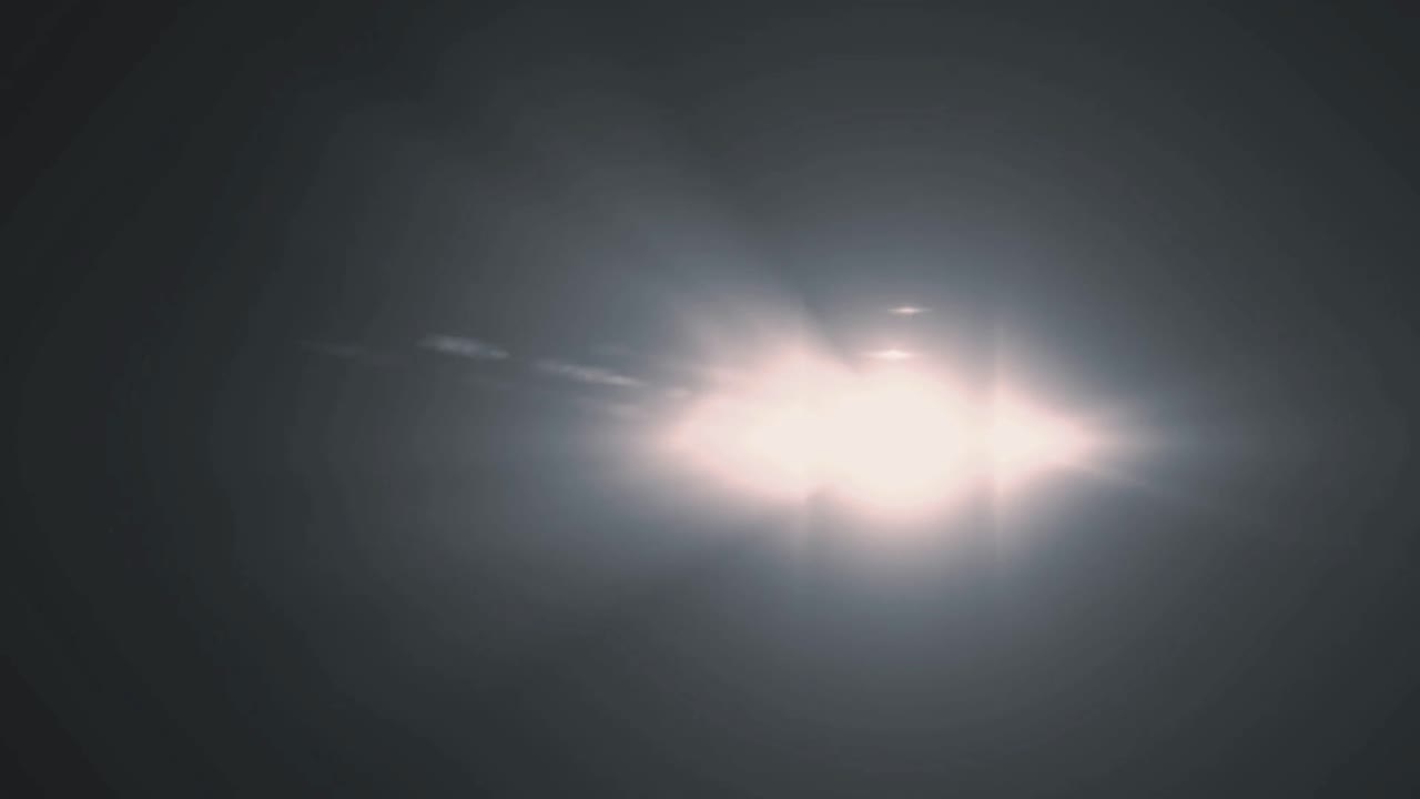 Sorgente di luce brillante con transizione di bagliore lente intenso