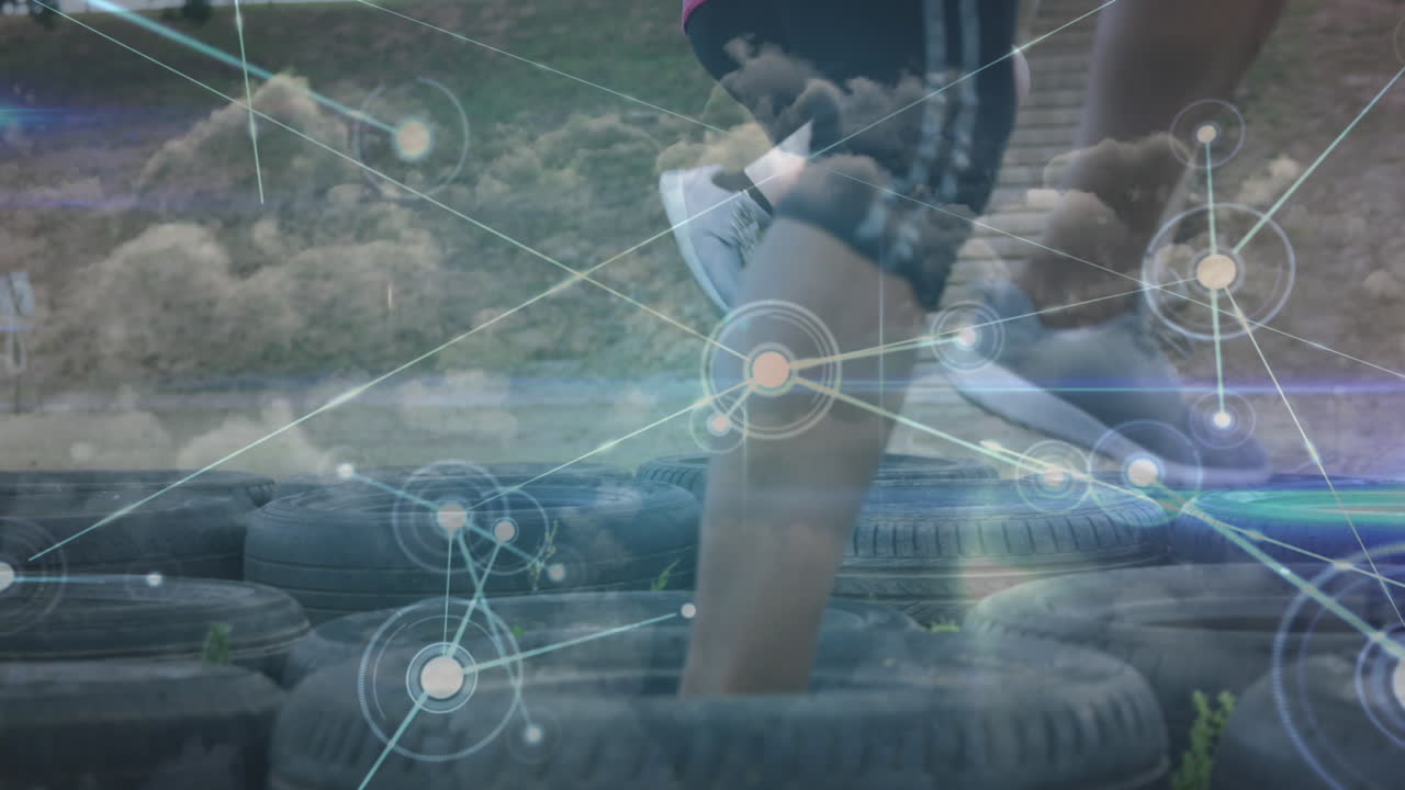 타이어를 가진 장애물 코스에서 카우카스 여성 위의 연결 네트워크와 구름의 애니메이션