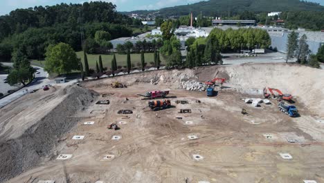 LKWs-Arbeiten-Auf-Der-Baustelle-Luftbild