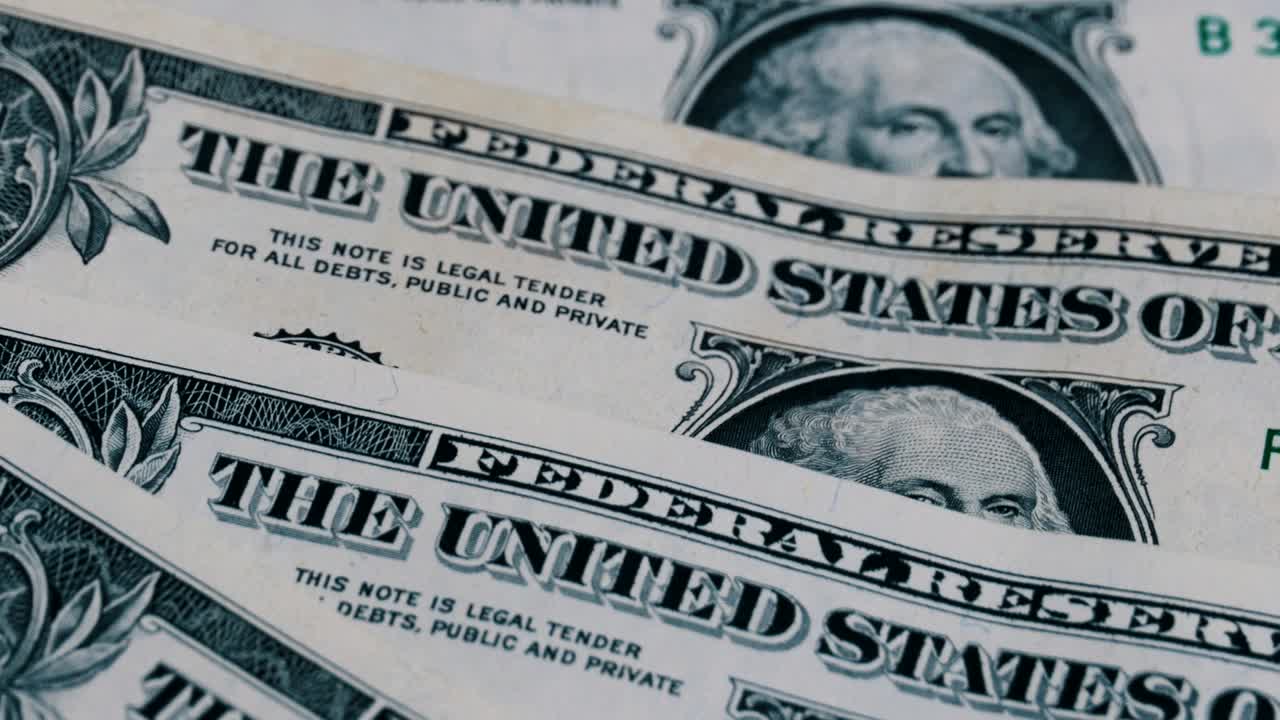 dólares, los billetes estadounidenses de valor de un dólar se rotan