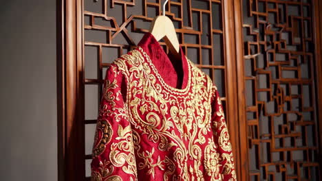 traditional chinese embroidered clothing