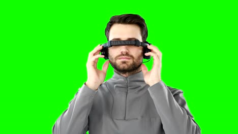 hombre usando auriculares de realidad virtual