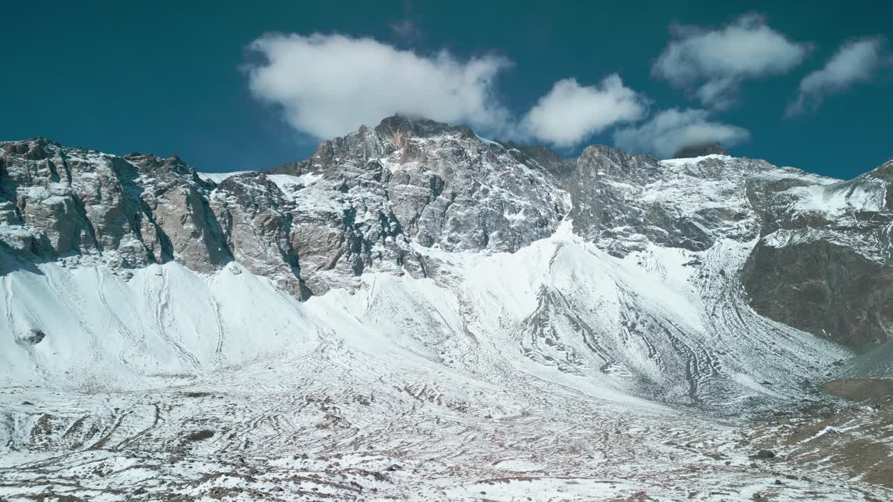 montaña del embalse de el yeso, cajon del maipo, país de chile