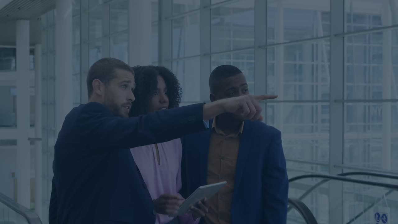Animazione del mercato azionario su diversi professionisti in ufficio