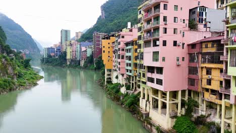 Yanjin-the-narrowest-city-in-the-world-flowed-by-the-Nanxi-River,-Yunnan-Province,-China