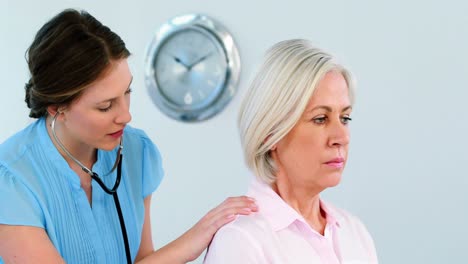 Female-doctor-examining-a-patient