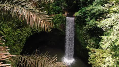 Tibumana-Cascada-Bali-Indonesia-Película-De-Drone