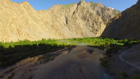 Corriente-Del-Río-Sukh-Nala,-Skardu,-Gilgit-Baltistán,-Pakistán