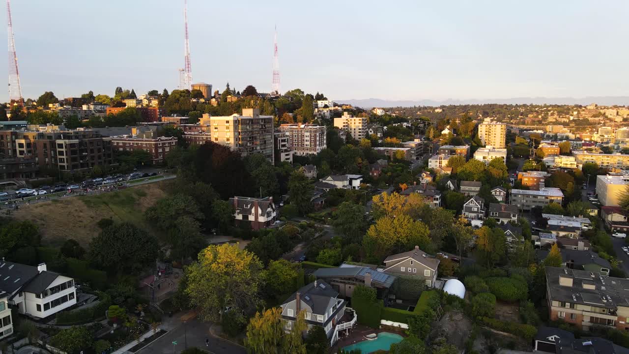 Kerry Park drone flight offers a breathtaking glimpse of Seattle's urban beauty