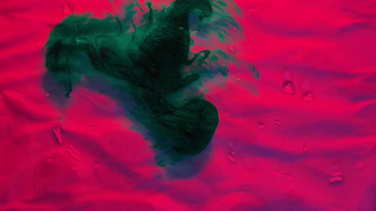 Dispersione astratta di inchiostro in liquidi colorati