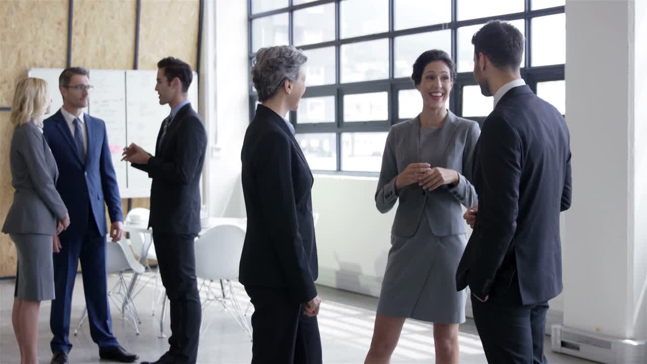 사업가 들 이 함께 이야기 하는 것