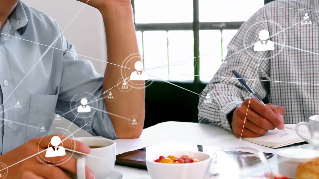 카페에서 스마트폰으로 대화하는 백인 남성에 대한 프로필 아이콘 네트워크의 애니메이션