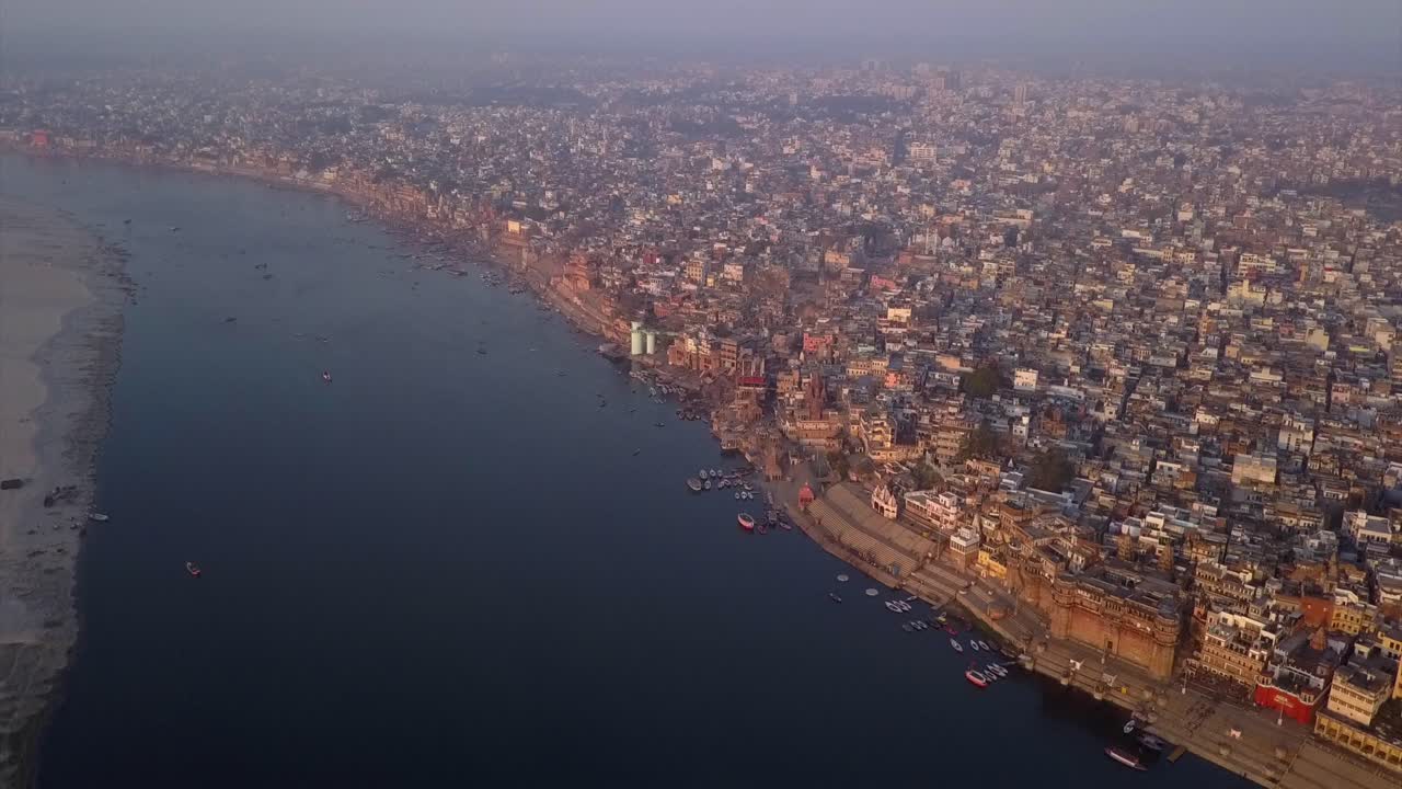 antena: río ganga en varanasi india