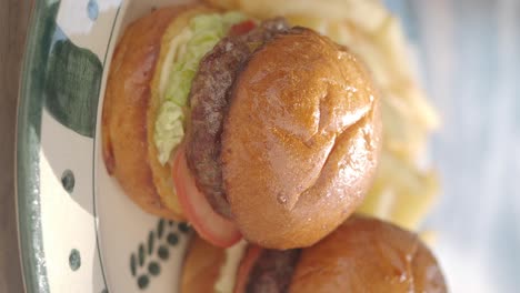 mini burgers with fries