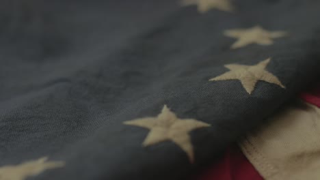 detalle de la bandera estadounidense con 13 estrellas de la revolución