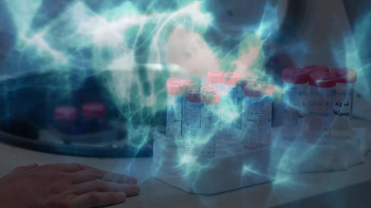 animación de onda digital azul brillante contra la sección media del científico que trabaja en el laboratorio