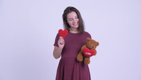 feliz joven hermosa mujer embarazada
