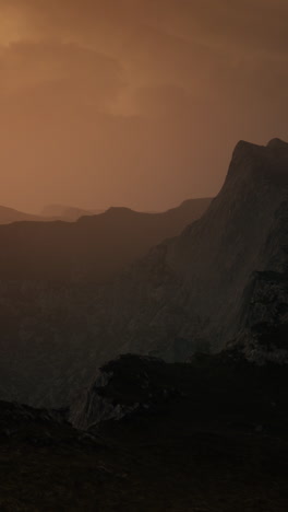 impresionante puesta de sol sobre una cordillera
