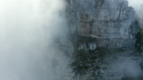 Just-beneath-Cable-station-Cable-Mountain-Clouds