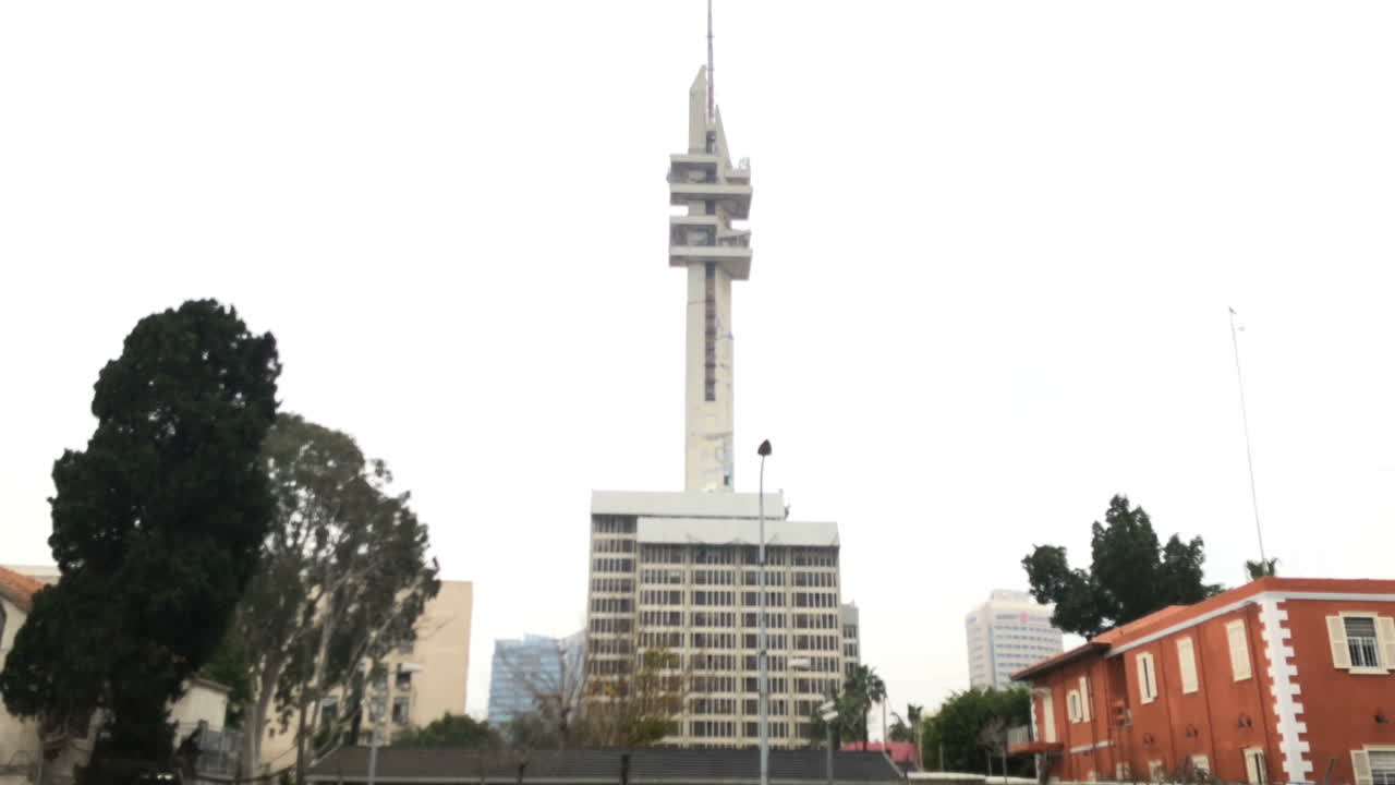 타워 와 건물 들 을 가진 도시 풍경