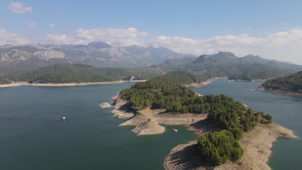 воздушный вид на озеро