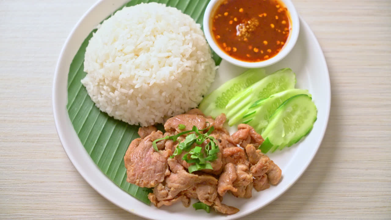 Grilled pork garlic with rice with spicy sauce in Asian style | Premium ...