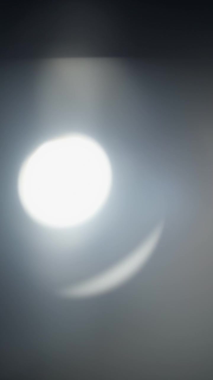 Vazamentos de luz e refrações de prisma de vidro em câmera lenta