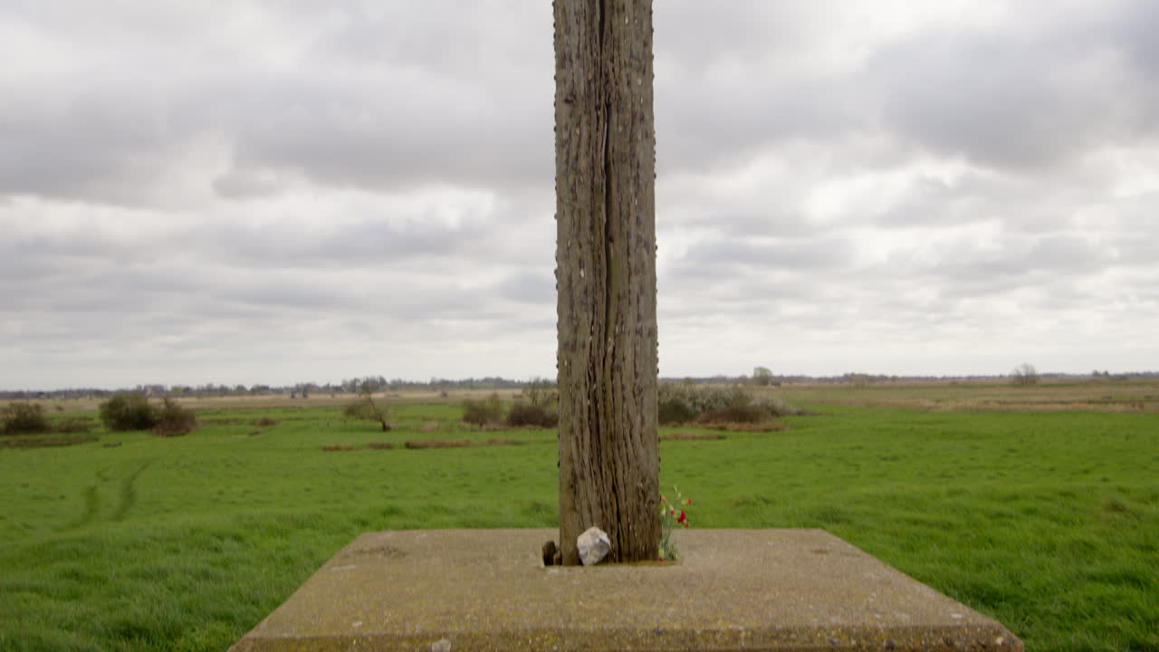 평화의 십자가의 은 성 베네의 폐허에서