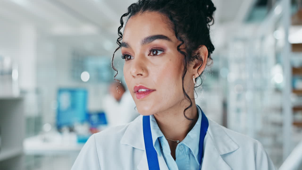 Professionista medico al lavoro in laboratorio