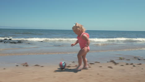 Atrapa-La-Pelota-Niña